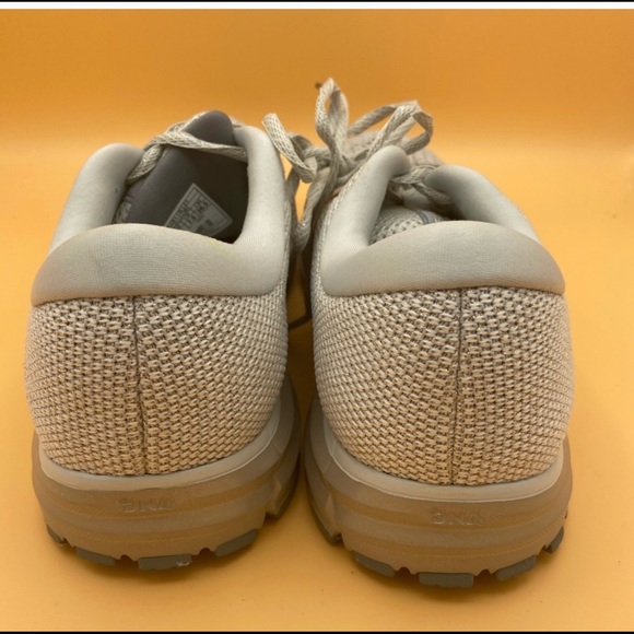 Brooks revel 2 running shoe size 9.5 - Picture 6 of 6